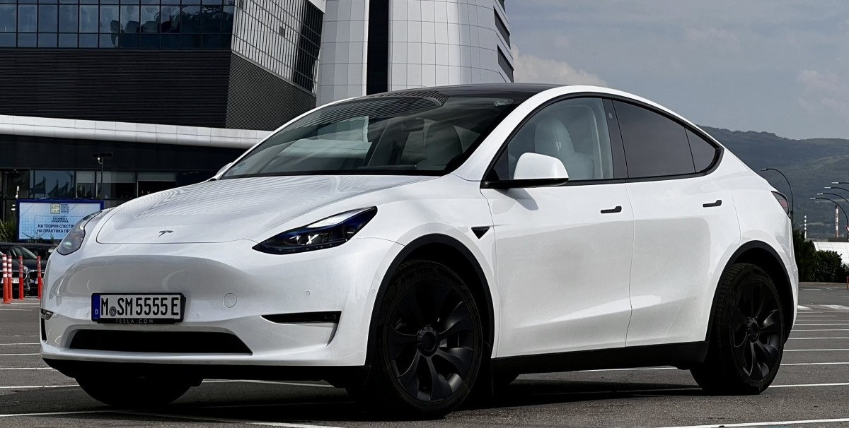  Tesla Model Y Long Range AWD